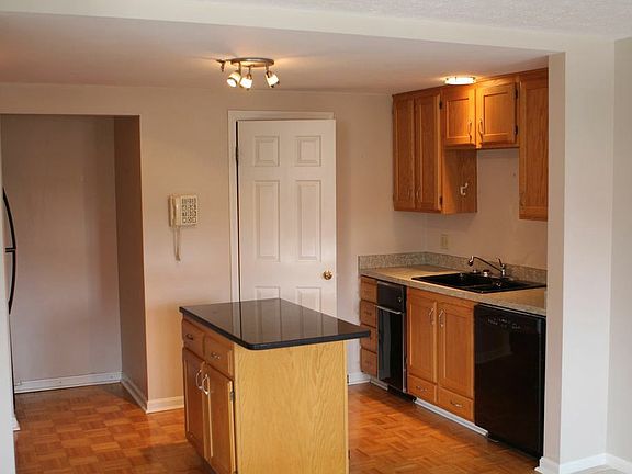 4th image of 19000 Lake Rd APT 11