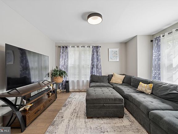4th image of 6866 Whistling Swan Way