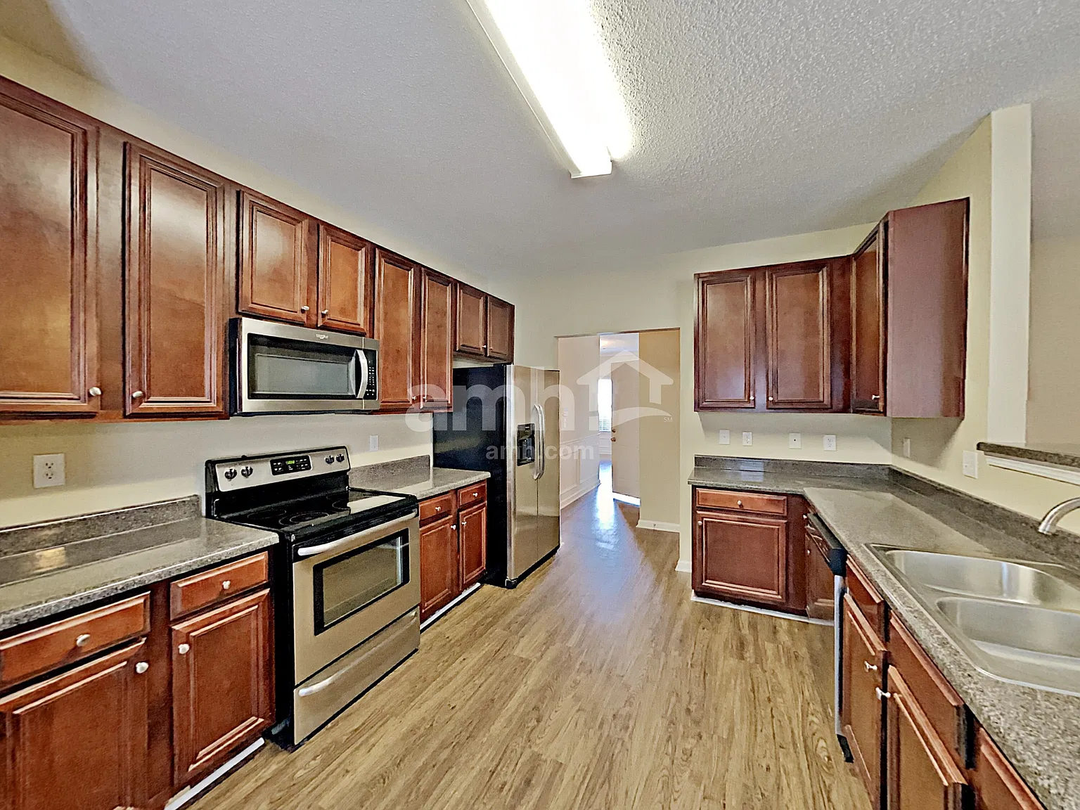 5 bed, 3.0 bath, 3584 sqft, $2,825 — Photo 3