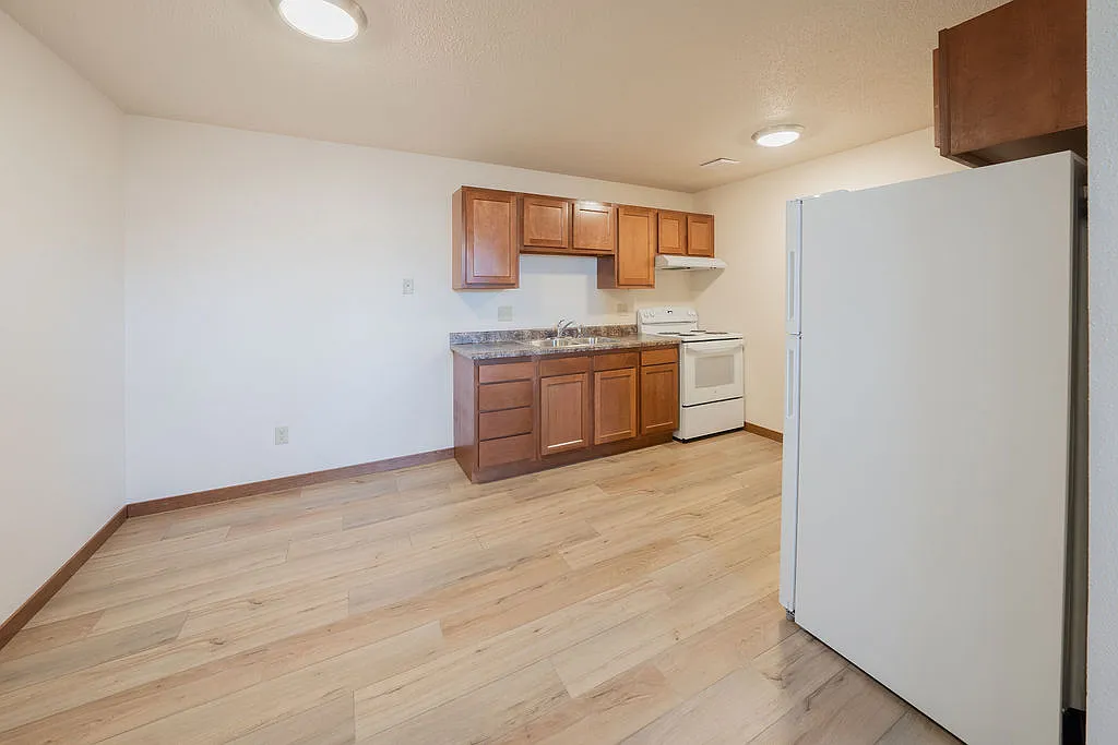 3505 S West Ave — Photo 3