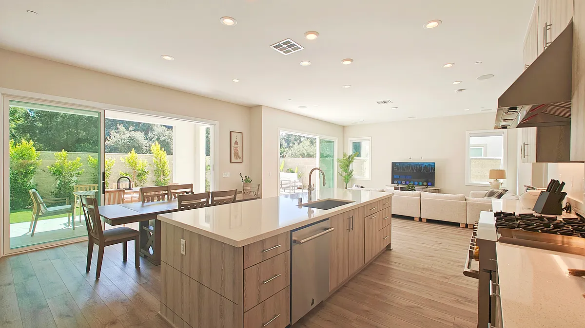 Building Photo - 380 Riverbend