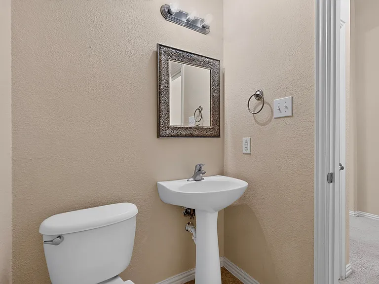 8712 San Bernard St — Photo 27