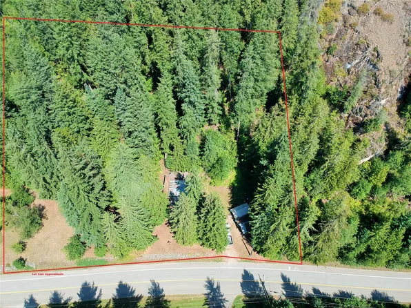30 Old Town Rd, Sicamous, BC V0E 2V4