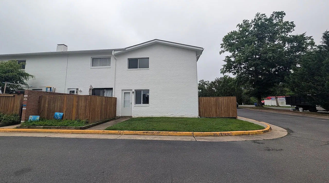 3 bed, 1.5 bath, 1160 sqft, $2,500 — Photo 1