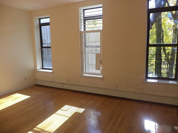 3rd image of 336 Lafayette Ave APT 2
