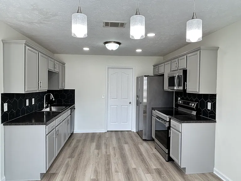 335 Sarna Dr — Photo 6