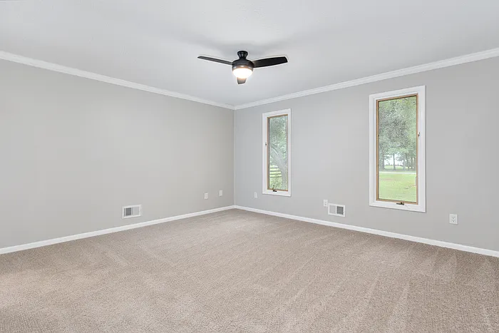 400 Derby Ln — Photo 25