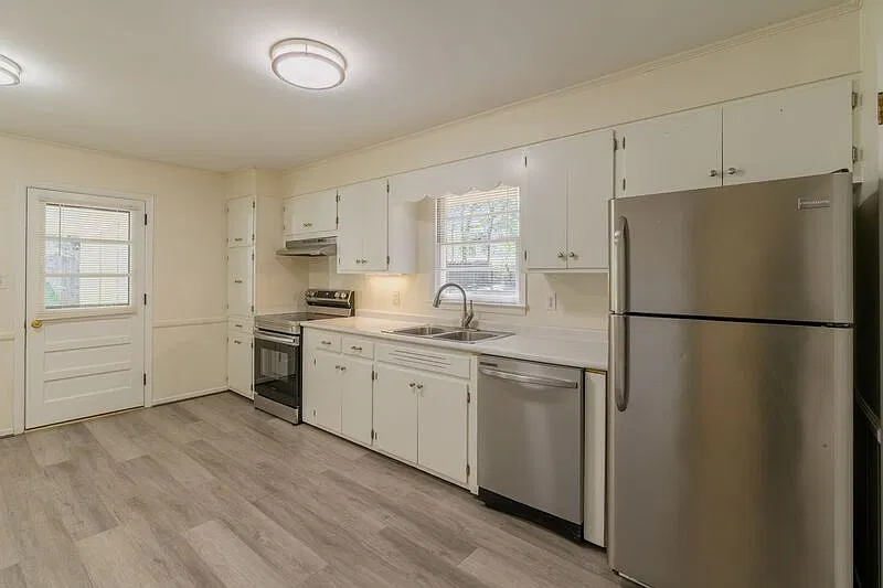 3 bed, 1.5 bath, 1100 sqft, $1,750 — Photo 3
