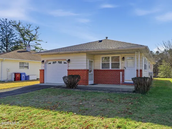 31 Charlotteville Drive S, Toms River, NJ 08757