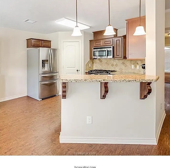 4 bed, 1825 sqft, $2,250 — Photo 4