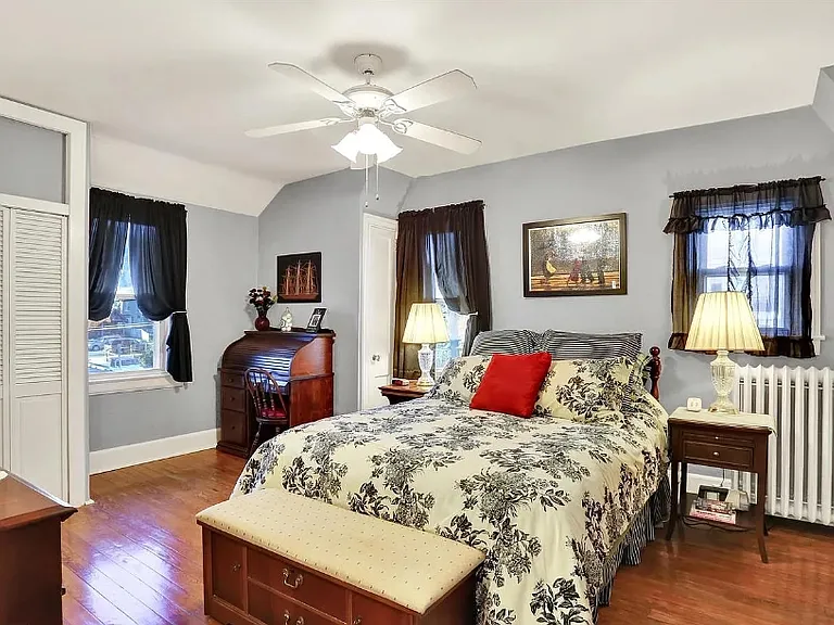 117 Center St — Photo 3