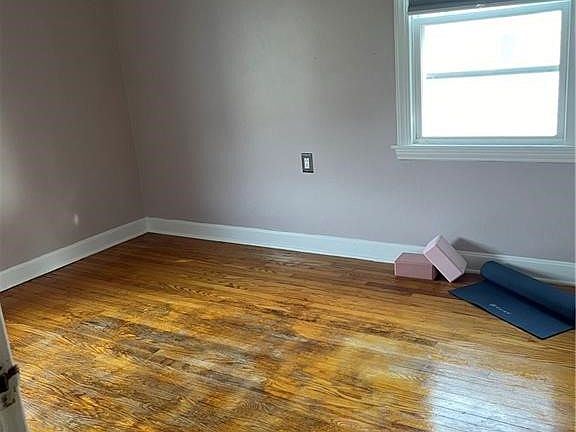 5th image of 560 Beecher St