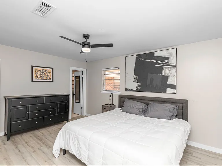 705 Bradford Dr — Photo 5