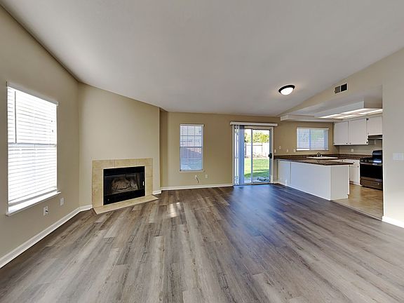 5th image of 8639 Hampton Hill Ct