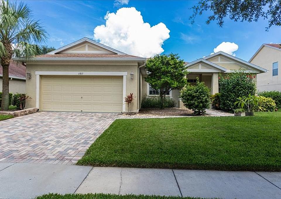 1st image of 11817 Autumn Creek Dr