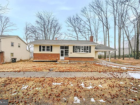 3rd image of 1302 Stanford Rd