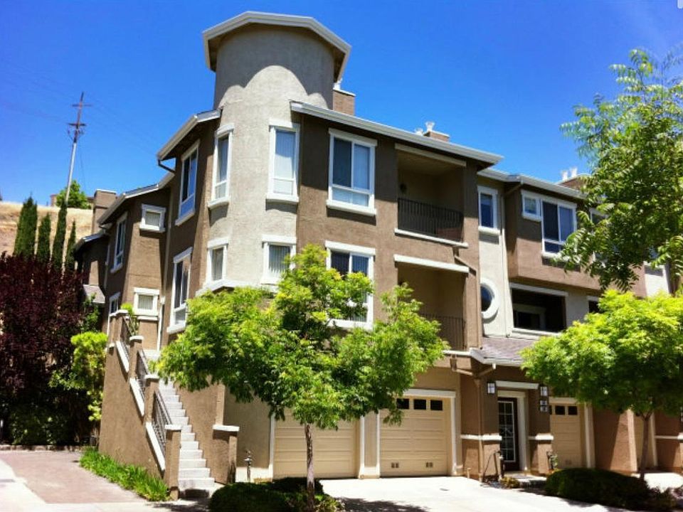 1st image of 589 King George Ave #1302