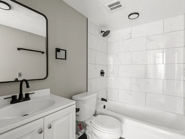 Rosemont Apartments — Photo 13