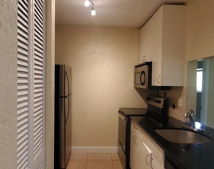 1444 Windsor Ct #1 — Photo 1