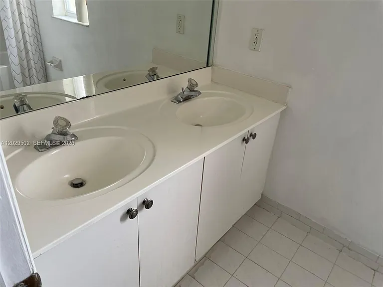 7980 S Southwood Cir #0 — Photo 17