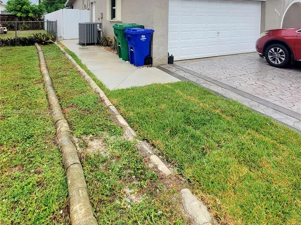 8613 Beekman Dr, Hollywood, FL 33025