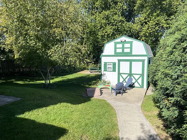 352 College St — Photo 18
