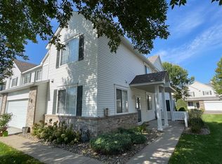 11011 Oak Grove Cir UNIT B, Woodbury, MN 55129