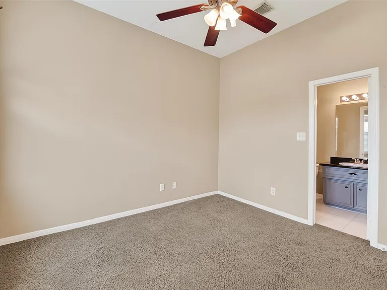 2804 Chenevert St — Photo 25