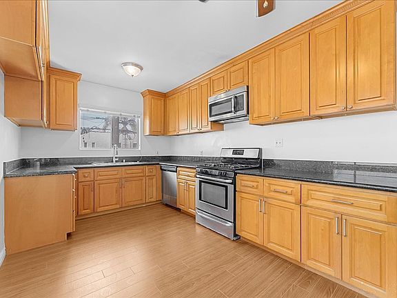 3rd image of 1421 S Bedford St Unit 5