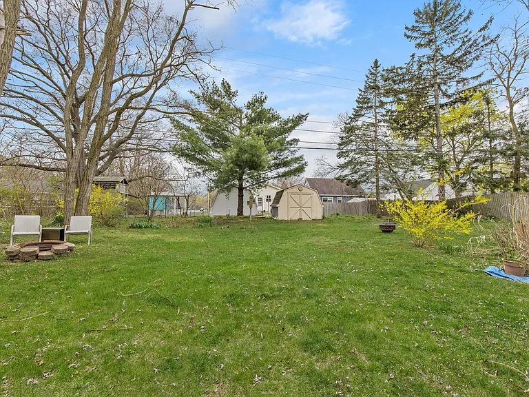 1644 Pennoyer Ave — Photo 21