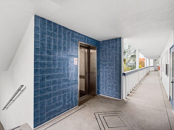 4th image of 3032 Lincoln B