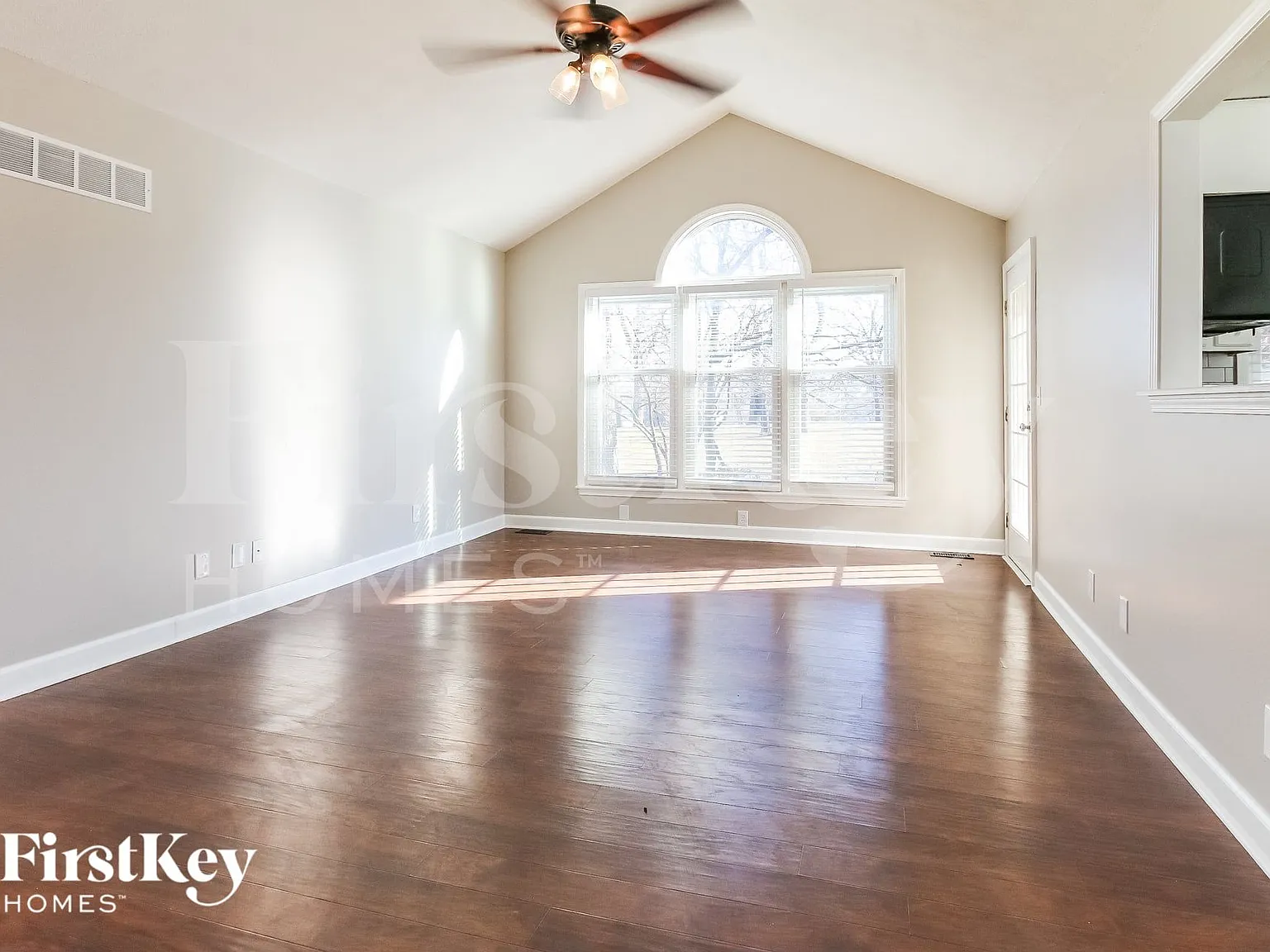 4 bed, 3.0 bath, 1996 sqft, $2,560 — Photo 4