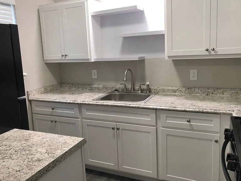 Yukon Heights Apartments — Photo 18