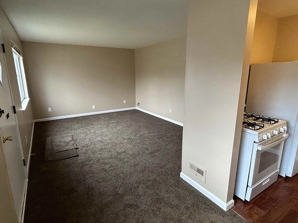665 Cameron Ave photo 1