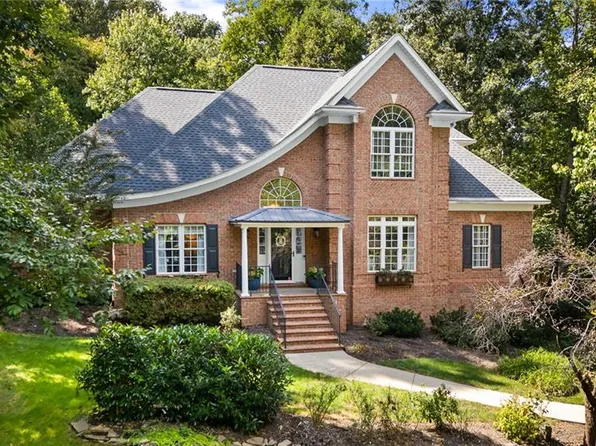 810 Poplar Grove Rd, Winston Salem, NC 27106