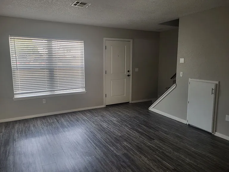 1704 Warren Dr — Photo 16
