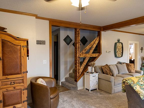 5th image of 606 S 9th St