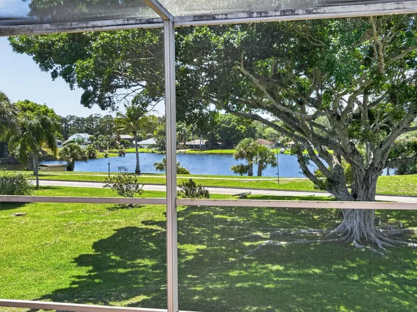 3 Greenway Vlg N #210, Royal Palm Beach, FL 33411