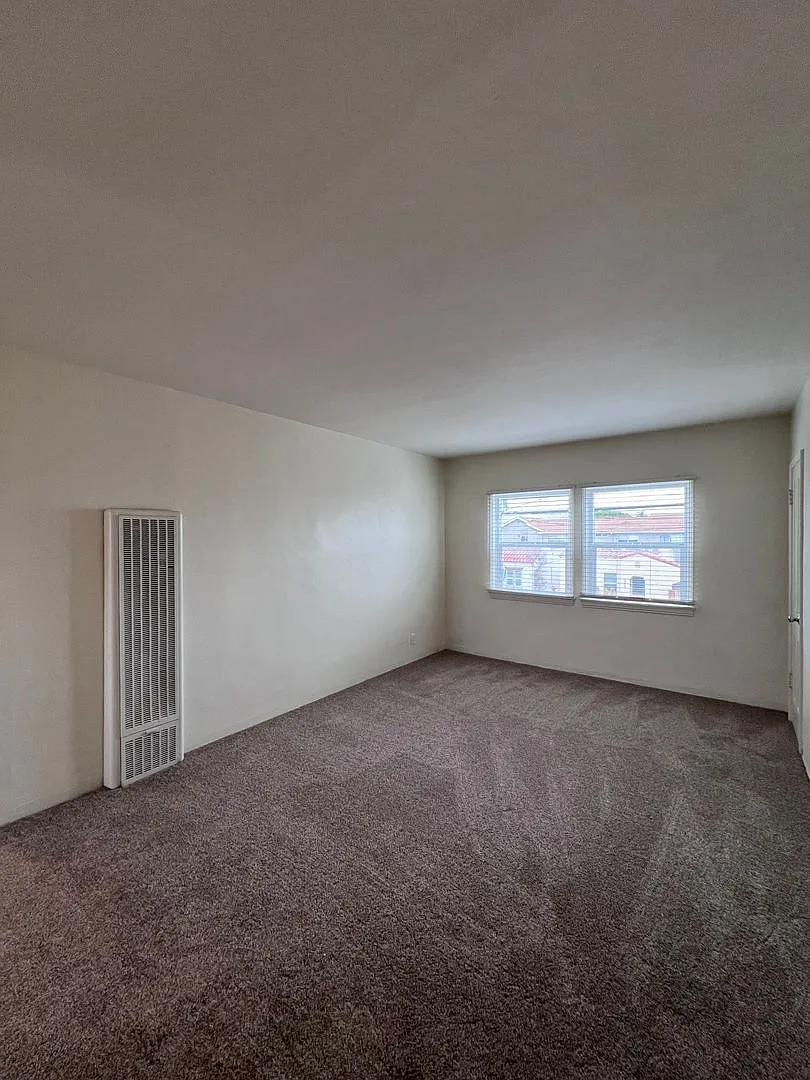 Normal Heights - Spacious 1br/1ba Upper Unit, Easy Freeway Access. $500 Off First Full Month! — Photo 3
