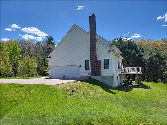3rd image of 90 Pomona St