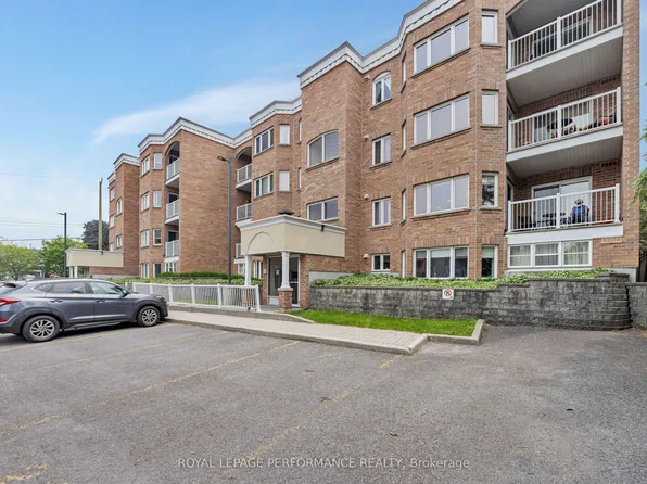 1921 Saint Joseph Blvd #203, Ottawa, ON K1C 0A3