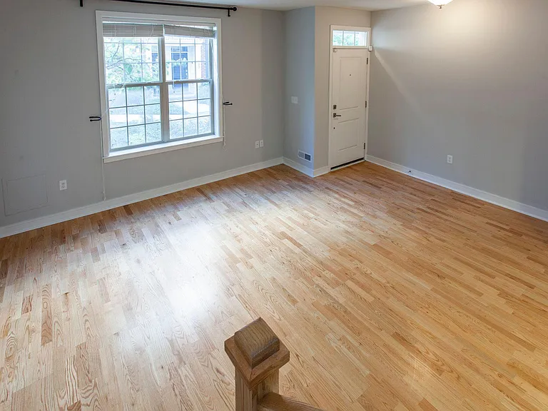 110 Brinley Ct — Photo 8