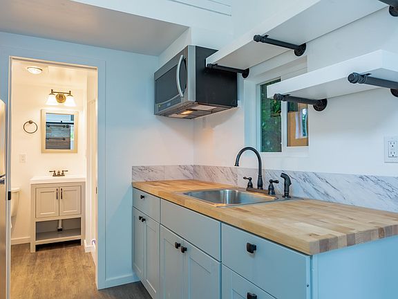 4th image of 9604 Fruitland Ave E #3