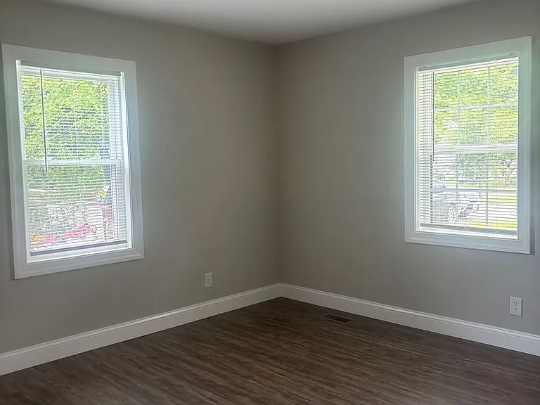 1112 E Holston Ave — Photo 6