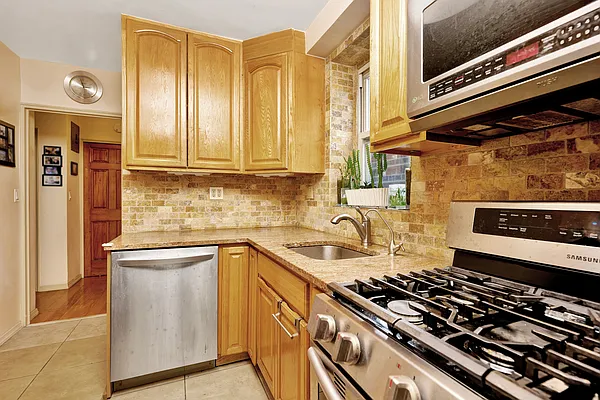 Sold by MJR Real Estate | media 2