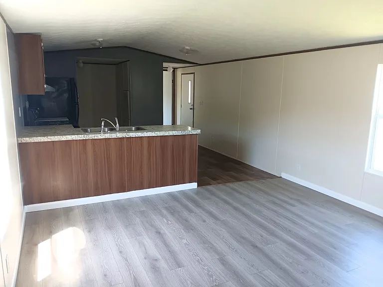570 Banjo Way — Photo 2