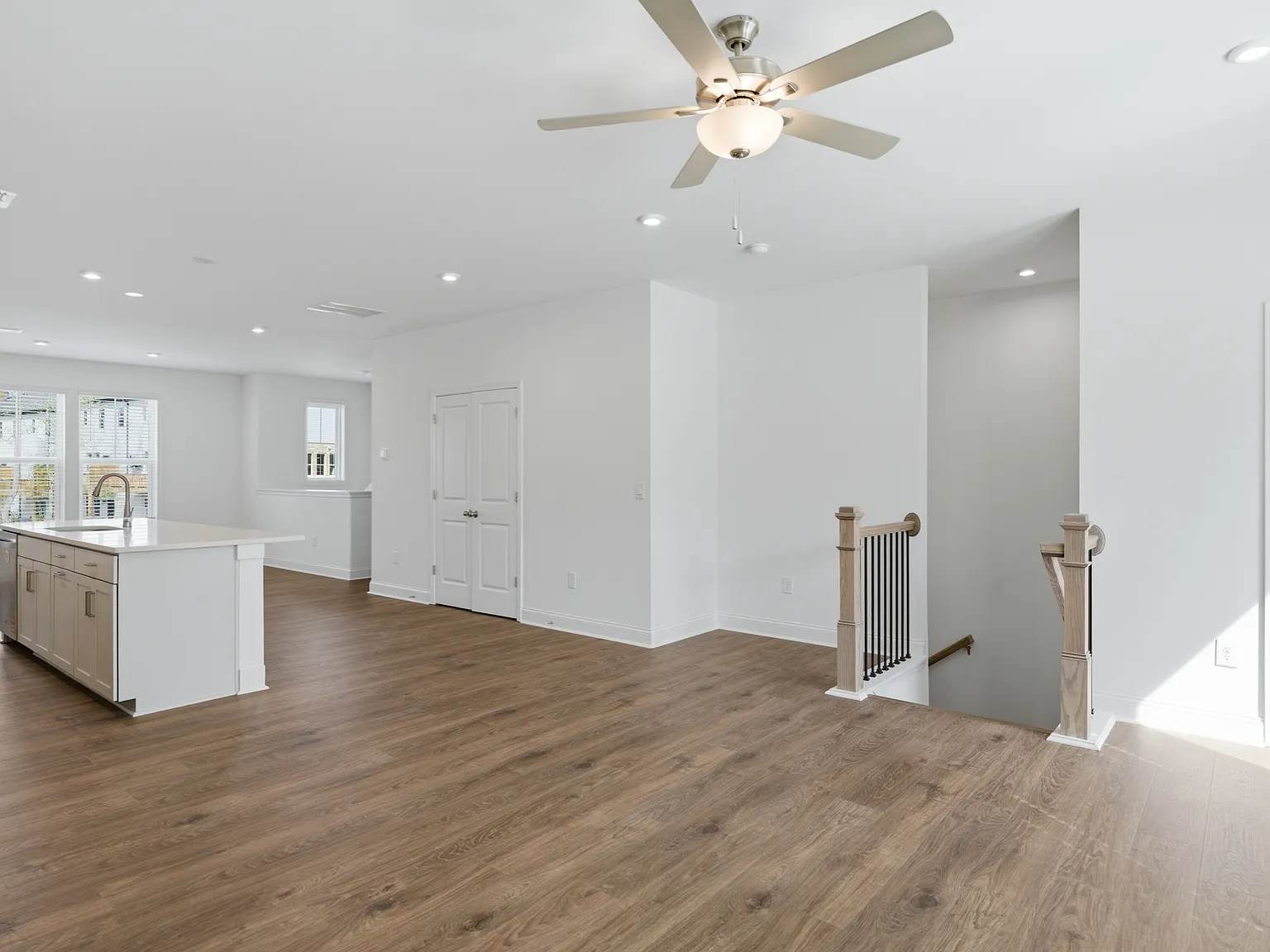 3 bed, 2421 sqft, $2,950 — Photo 2