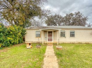 214 China St, Center Point, TX 78010