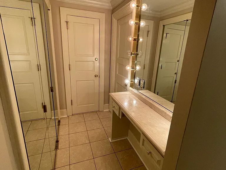 Master Bedroom - vanity and walk in closet