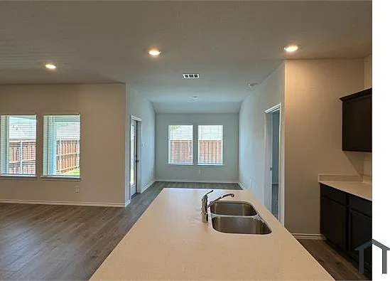 4 bed, 1790 sqft, $2,600 — Photo 4